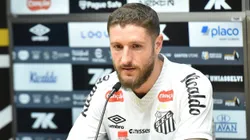 Zé Rafael chegou ao Santos em 2025