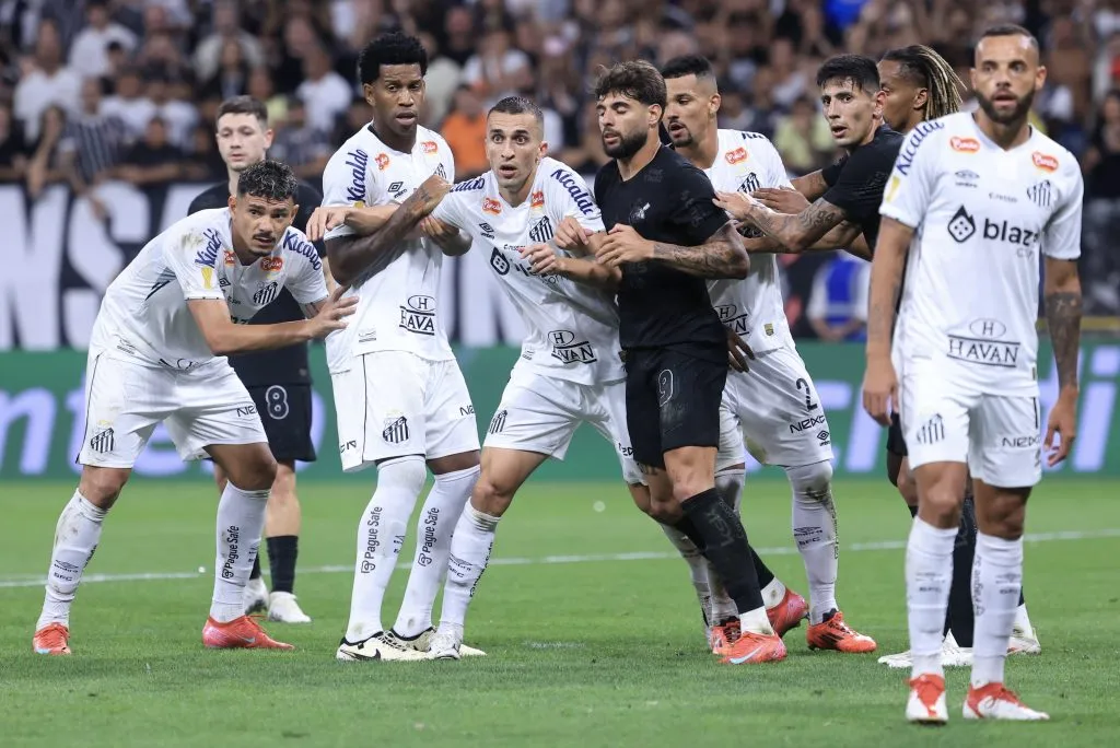 No Paulistão, o Corinthians derrotou o rival Santos. Foto: Marcello Zambrana/AGIF