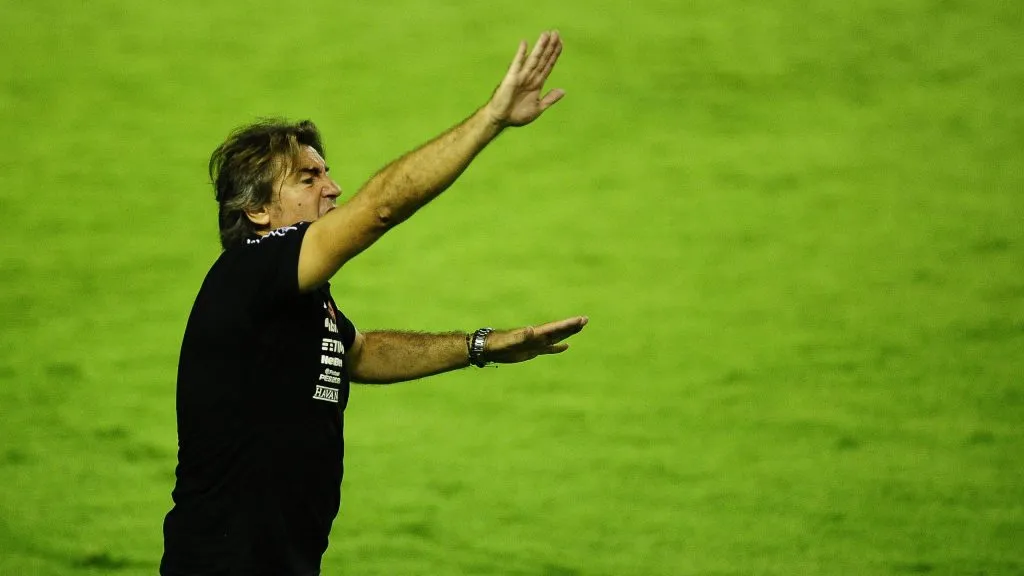 Ricardo Sá Pinto teve passagem apagada pelo Gigante da Colina em 2020. Foto: Ricardo Fernandes/AGIF.