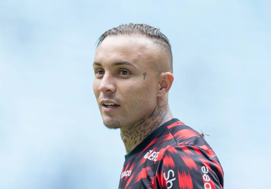 RS – PORTO ALEGRE – 13/04/2025 – BRASILEIRO A 2025, GREMIO X FLAMENGO – Everton Cebolinha jogador do Flamengo durante partida contra o Gremio no estadio Arena do Gremio pelo campeonato Brasileiro A 2025. Foto: Liamara Polli/AGIF