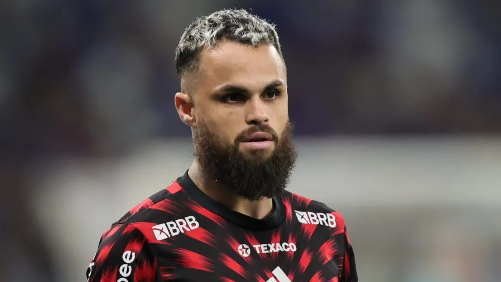 Michael durante aquecimento. Foto: Gilson Lobo/AGIF