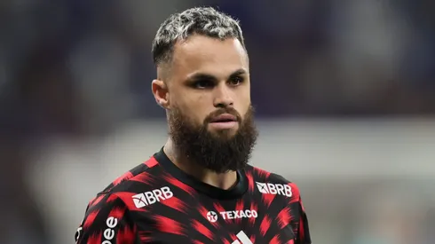 Atacante pode estar de saída.