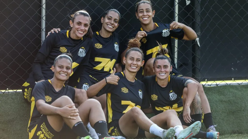Jogadoras do Santos Rafa Martins, Ana Alice, Suzane, Carol Baiana, Nath Pitbull e Rafa Andrade