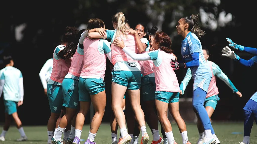 Jogadoras do Cruzeiro durante treinamento
