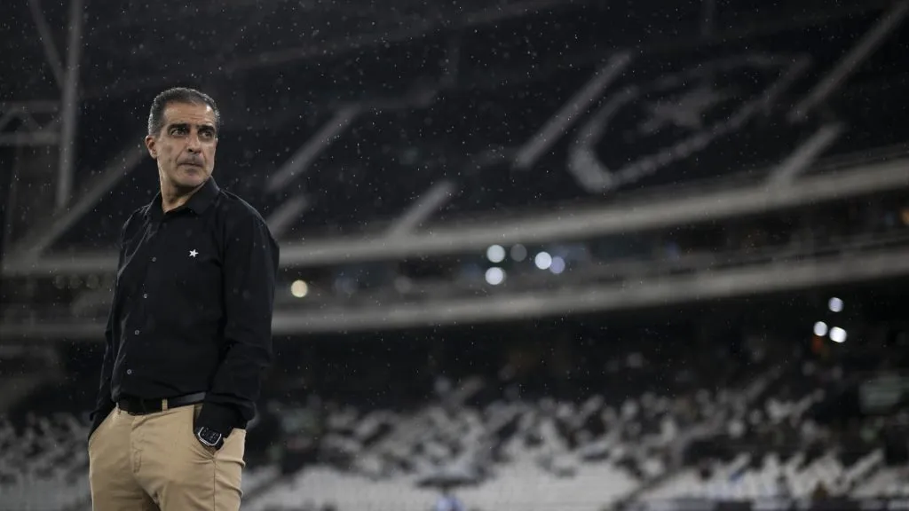 Renato Paiva irá manter a base titular dos últimos jogos – Foto: Jorge Rodrigues/AGIF