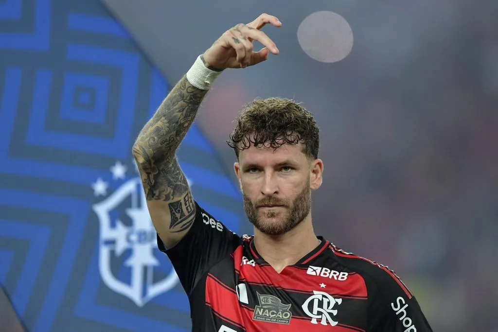 RJ – RIO DE JANEIRO – 10/05/2025 – BRASILEIRO A 2025, FLAMENGO X BAHIA – Leo Pereira jogador do Flamengo durante partida contra o Bahia no estadio Maracana pelo campeonato Brasileiro A 2025. Foto: Thiago Ribeiro/AGIF
