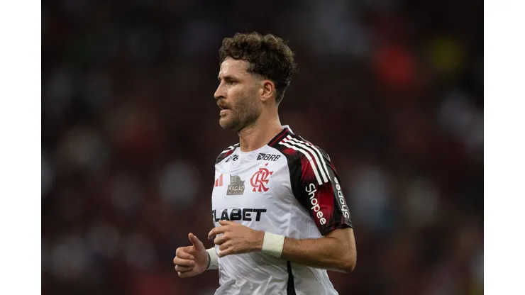 RJ - RIO DE JANEIRO - 19/04/2025 - BRASILEIRO A 2025, VASCO X FLAMENGO - Leo Pereira jogador do Flamengo durante partida contra o Vasco no estadio Maracana pelo campeonato Brasileiro A 2025. Foto: Thiago Ribeiro/AGIF