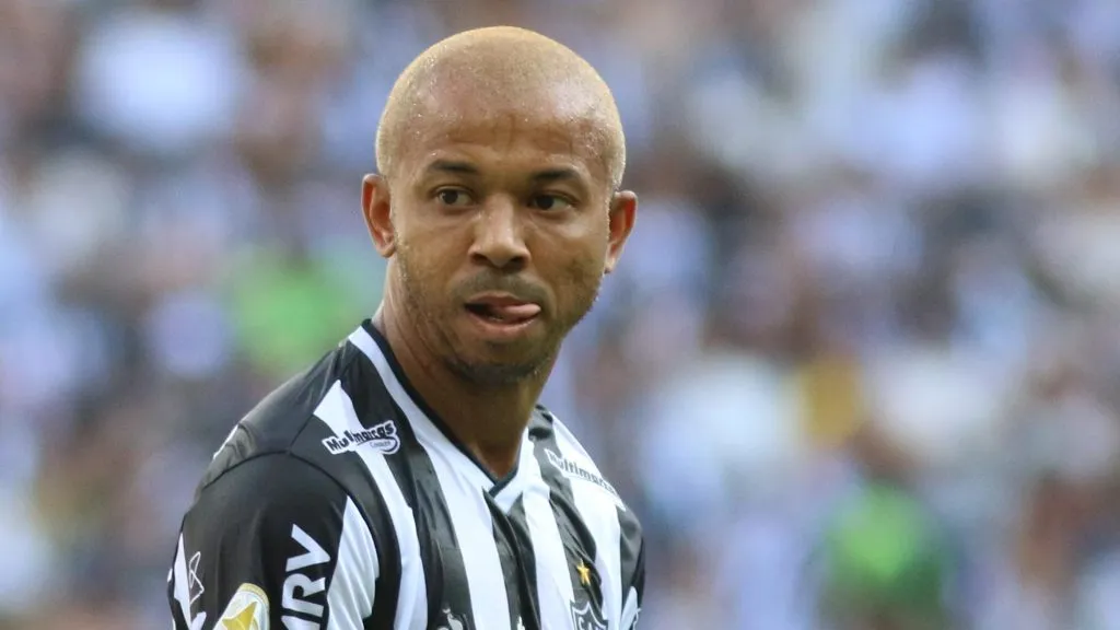 Mariano, ex-jogador do Atlético-MG, durante partida contra o RB Bragantino, pelo Campeonato Brasileiro de 2021. Foto: Fernando Moreno/AGIF.