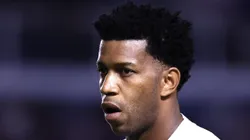 Gil em ação pelo Santos - Foto: Marcello Zambrana/AGIF