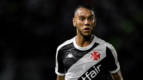 Souza, ex-jogador do Vasco, durante partida contra o RB Bragantino, pelo Brasileirão Betano de 2024. Foto: Thiago Ribeiro/AGIF.