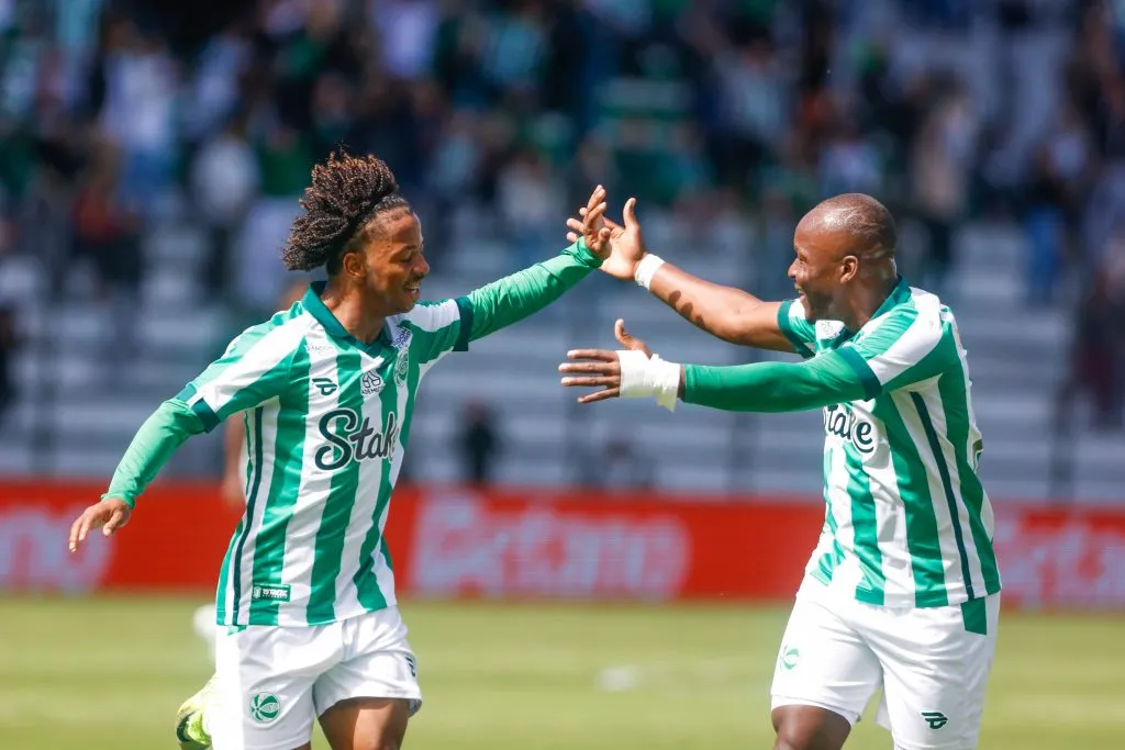 RS – CAXIAS DO SUL – 20/04/2025 – BRASILEIRO A 2025, JUVENTUDE X MIRASSOL – Enio jogador do Juventude comemora seu gol com Emerson Batalla jogador da sua equipe durante partida contra o Mirassol no estadio Alfredo Jaconi pelo campeonato Brasileiro A 2025. Foto: Luiz Erbes/AGIF