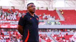 Roger Machado durante partida do Internacional no Brasileirão Betano - Foto: Maxi Franzoi/AGIF