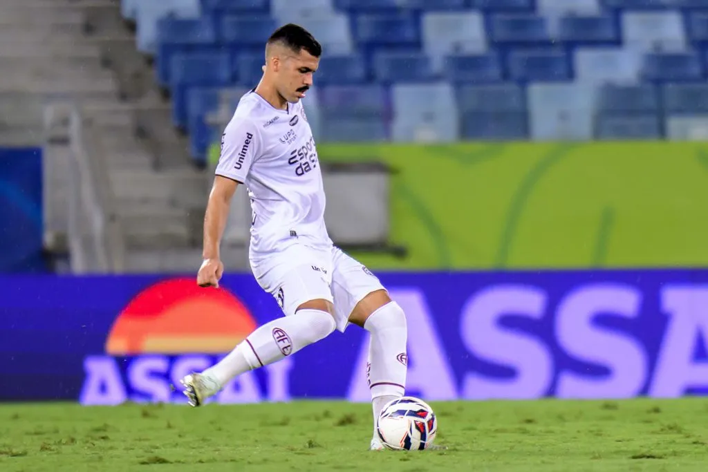 MT – CUIABA – 27/04/2025 – BRASILEIRO B 2025, CUIABA X FERROVIARIA – Gustavo Medina jogador do Ferroviaria durante partida contra o Cuiaba no estadio Arena Pantanal pelo campeonato Brasileiro B 2025. Foto: Francisco Alves/AGIF
