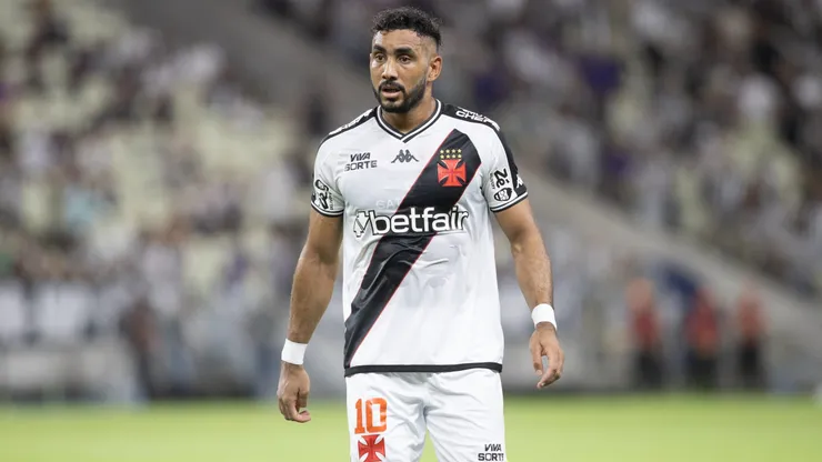 Payet jogador do Vasco durante partida contra o Ceará no estádio Arena Castelão pelo campeonato Brasileiro A 2025.