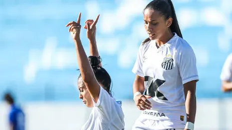 Suzane Pires no jogo entre Santos e Taubaté
