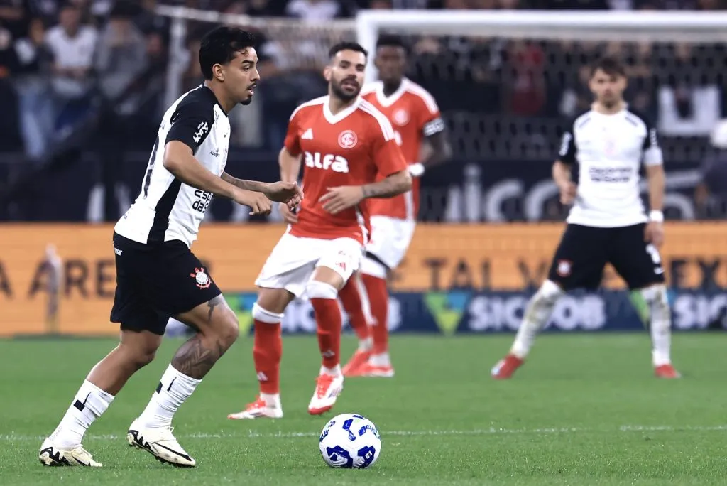 Matheus Bidu jogador do Corinthians durante partida contra o Internacional – Foto: Marcello Zambrana/AGIF