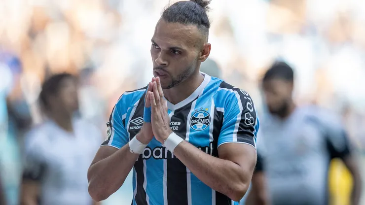 Braithwaite jogador do Grêmio lamenta durante partida contra o Corinthians - Foto: Liamara Polli/AGIF
