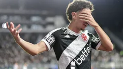 Nuno Moreira, jogador do Vasco, comemora seu gol durante partida contra o Fortaleza no estadio Sao Januario pelo campeonato Brasileiro A 2025. Foto: Thiago Ribeiro/AGIF