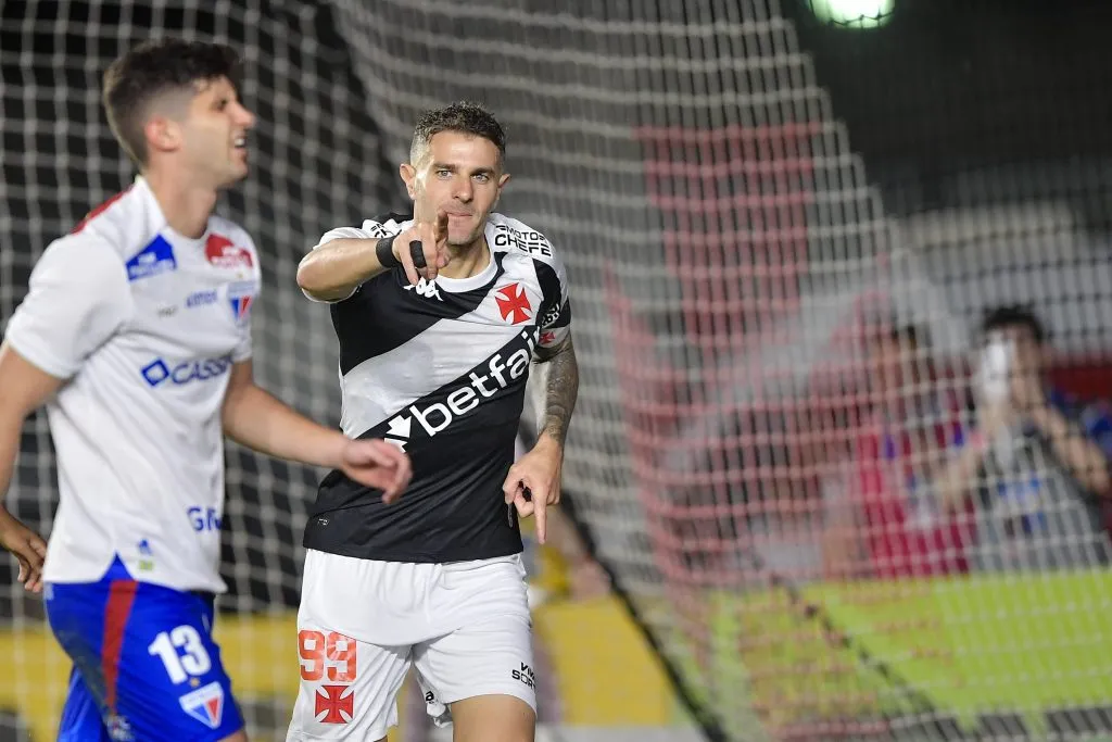 Vegetti foi o artilheiro da partida. Foto: Thiago Ribeiro/AGIF