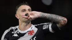 Vegetti, jogador do Vasco, comemora seu gol durante partida contra o Fortaleza no estadio Sao Januario pelo campeonato Brasileiro A 2025. Foto: Thiago Ribeiro/AGIF