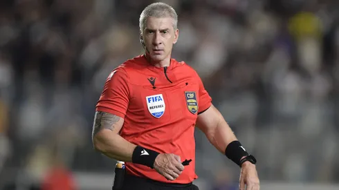 RJ - RIO DE JANEIRO - 17/05/2025 - BRASILEIRO A 2025, VASCO X FORTALEZA - O arbitro Anderson Daronco durante partida entre Vasco e Fortaleza no estadio Sao Januario pelo campeonato Brasileiro A 2025. Foto: Thiago Ribeiro/AGIF