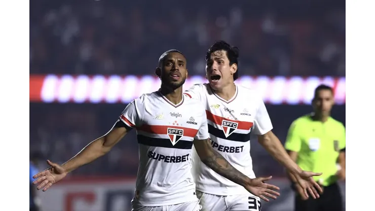 André Silva comemorando gol da virada do São Paulo - Foto: Marcelo Zambrana/AGIF