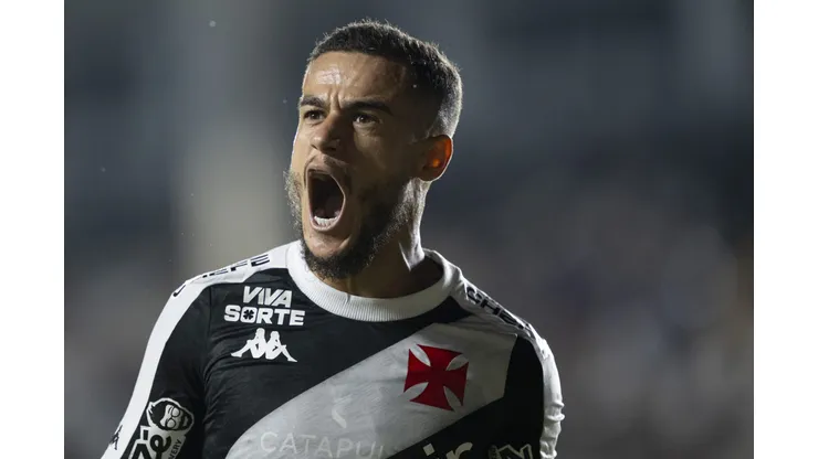 RJ - RIO DE JANEIRO - 17/05/2025 - BRASILEIRO A 2025, VASCO X FORTALEZA - Philippe Coutinho jogador do Vasco durante partida contra o Fortaleza no estadio Sao Januario pelo campeonato Brasileiro A 2025. Foto: Jorge Rodrigues/AGIF