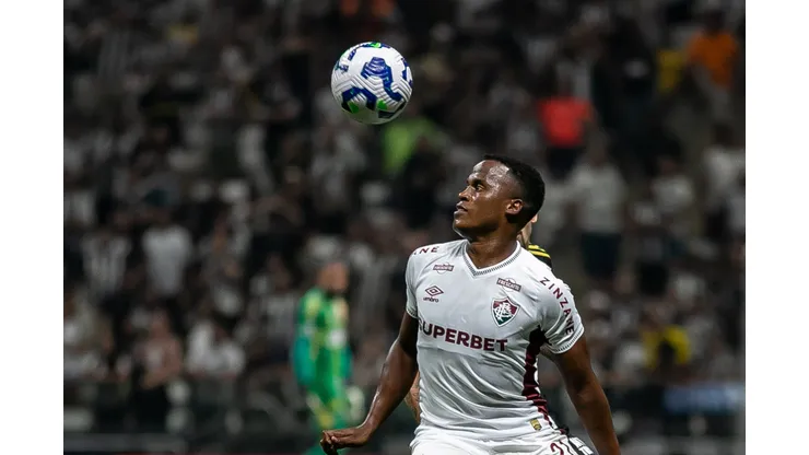 Jhon Arias jogador do Fluminense durante partida contra o Atlético-MG no estádio Arena MRV pelo campeonato Brasileiro A 2025. Foto: Fernando Moreno/AGIF