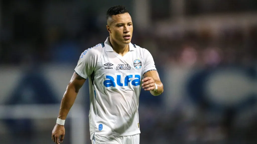 Marlon reclamou bastante da arbitragem. Foto: Marlon Costa/AGIF.