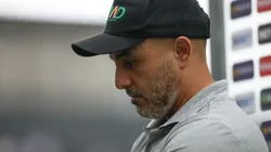 Rafael Guanaes técnico do Operário antes da partida contra o Santos no estádio Vila Belmiro pelo campeonato Brasileiro B 2024. Foto: Reinaldo Campos/AGIF