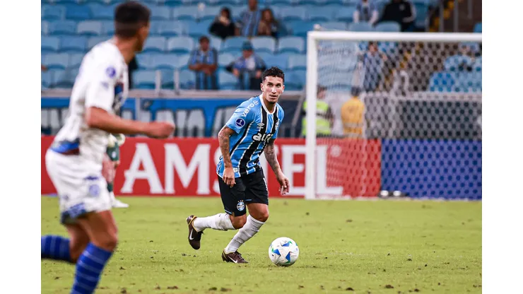 Dodi jogador do Grêmio durante partida contra o Godoy Cruz no estádio Arena do Grêmio pelo campeonato Copa Sul-americana 2025. Foto: Maxi Franzoi/AGIF
