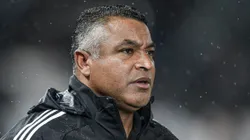 RJ - RIO DE JANEIRO - 11/05/2025 - BRASILEIRO A 2025, BOTAFOGO X INTERNACIONAL - Roger Machado tecnico do Internacional durante partida contra o Botafogo no estadio Engenhao pelo campeonato Brasileiro A 2025.