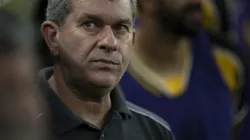 Cláudio Tencati, atuando como técnico do Criciúma durante partida contra o Fluminense no estádio Maracanã pelo campeonato Brasileiro A 2024. Foto: Jorge Rodrigues/AGIF