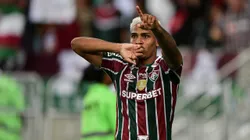 John Kennedy comemora um dos gols marcados com a camisa do Fluminense. Foto: Thiago Ribeiro/AGIF.