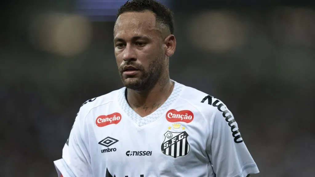 Neymar durante partida. Foto: Jorge Rodrigues/AGIF