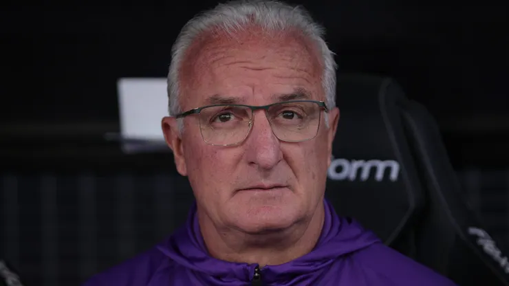 Dorival Júnior sabe que precisa de mais reforços no Corinthians.