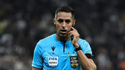 Árbitro anulou gol do Fluminense.