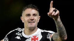 Vegetti comemora um de seus gols contra o Fortaleza. Foto: Thiago Ribeiro/AGIF