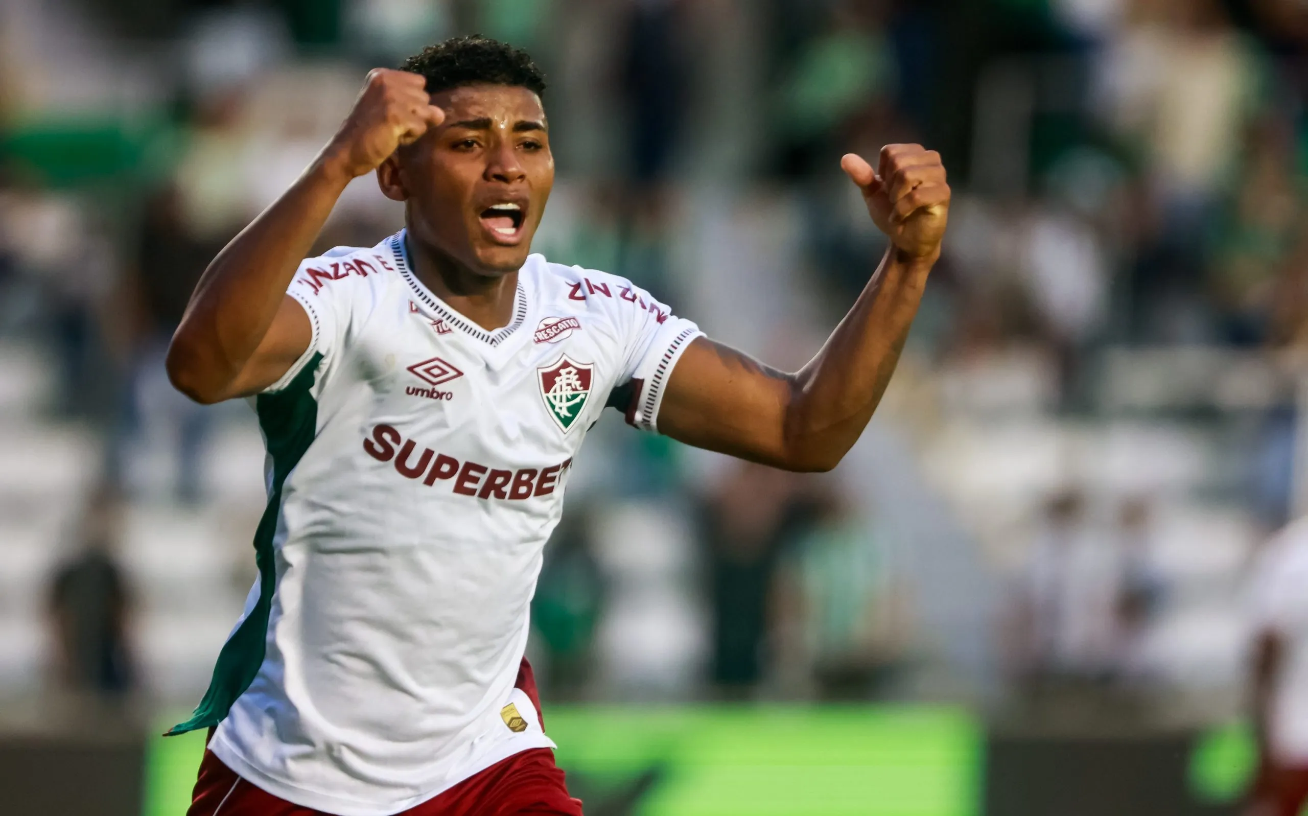 Hercules, jogador do Fluminense comemora seu primeiro gol vestindo a camisa tricolor. Foto: Luiz Erbes/AGIF