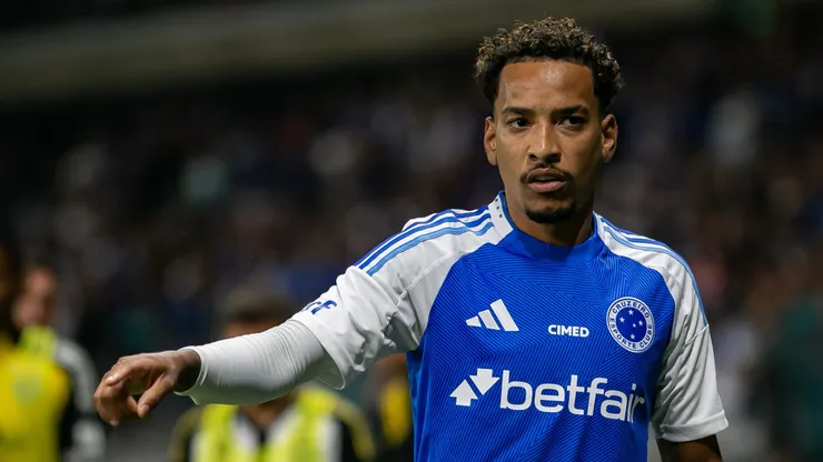 Matheus Pereira durante o clássico