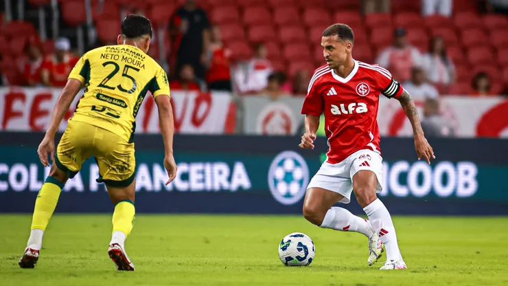 Alan Patrick, jogador do Internacional durante partida contra o Mirassol no estadio Beira-Rio pelo campeonato Brasileiro A 2025.