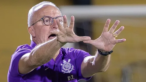 Dorival Júnior vai rodando o elenco no Corinthians.