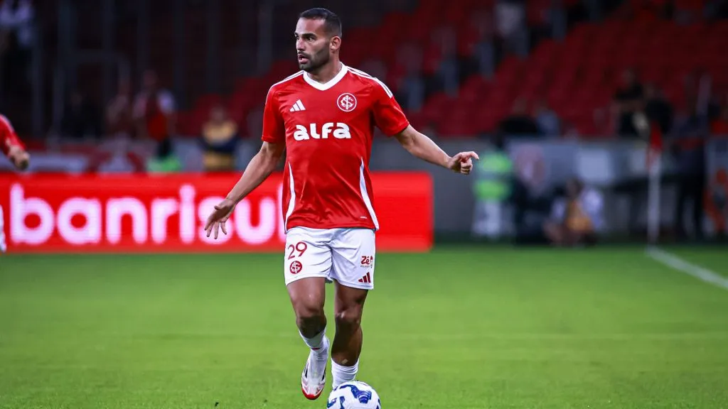 Thiago Maia recebeu mais uma oportunidade como titular no Internacional – Foto: Maxi Franzoi/AGIF