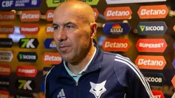 Leonardo Jardim durante entrevista após a partida entre Cruzeiro e Atlético-MG, no Mineirão, pelo Brasileirão.