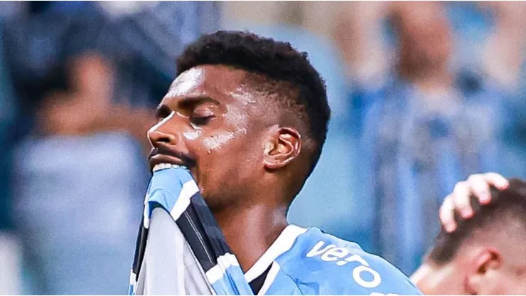RS - PORTO ALEGRE - 13/05/2025 - COPA SUL-AMERICANA 2025, GREMIO X GODOY CRUZ - Jemerson jogador do Gremio lamenta durante partida contra o Godoy Cruz no estadio Arena do Gremio pelo campeonato Copa Sul-americana 2025.