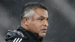 Roger Machado comanda equipe do Internacional - Foto: Thiago Ribeiro/AGIF