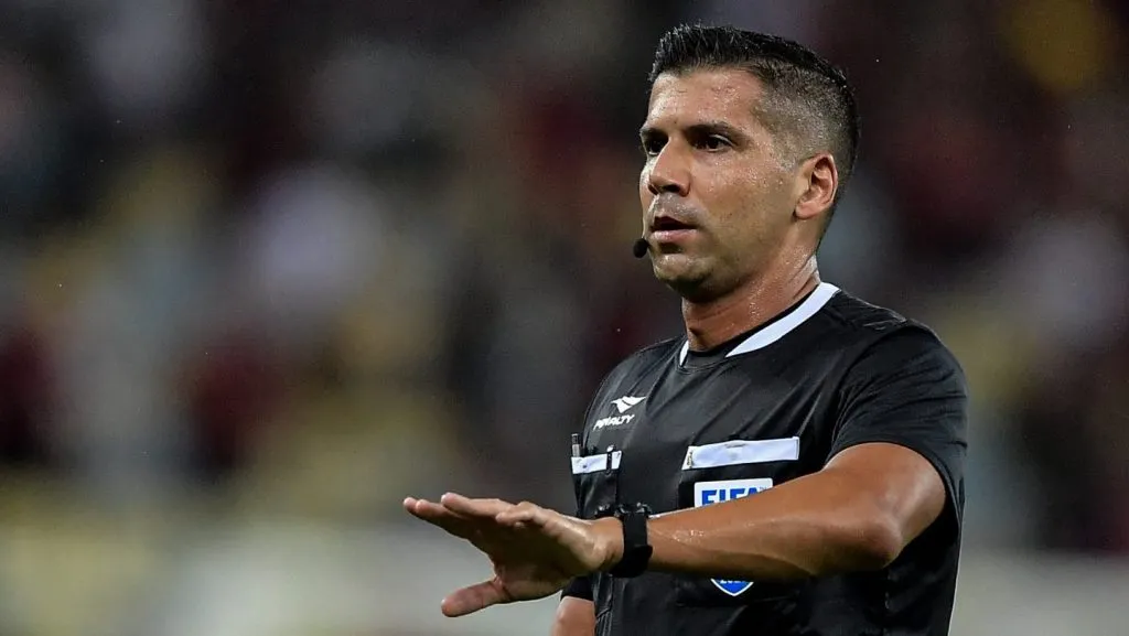 Arbitragem detalhou todas as situações - Foto: Thiago Ribeiro/AGIF.