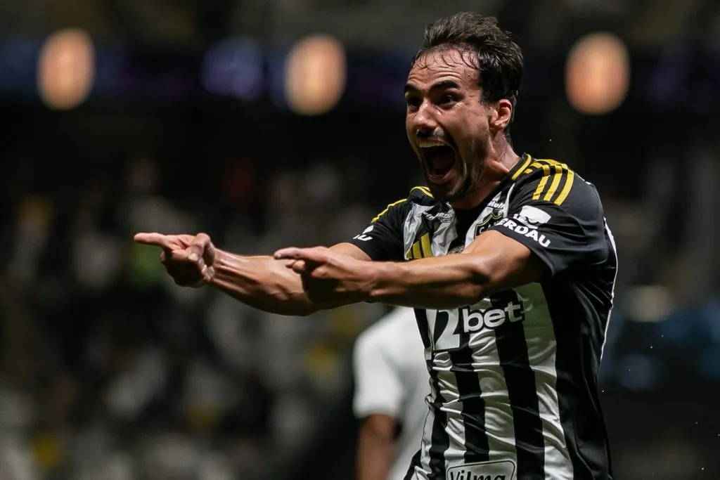 MG – BELO HORIZONTE – 11/05/2025 – BRASILEIRO A 2025, ATLETICO-MG X FLUMINENSE – Igor Gomes jogador do Atletico-MG comemora seu gol durante partida contra o Fluminense no estadio Arena MRV pelo campeonato Brasileiro A 2025. Foto: Fernando Moreno/AGIF