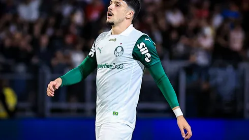 SP - BRAGANCA PAULISTA - 18/05/2025 - BRASILEIRO A 2025, BRAGANTINO X PALMEIRAS - Piquerez jogador do Palmeiras durante partida contra o Bragantino no estadio Cicero De Souza Marques pelo campeonato Brasileiro A 2025. Foto: Fabio Giannelli/AGIF