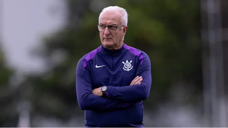 Dorival Júnior abordou situação de um possível time base para o Corinthians